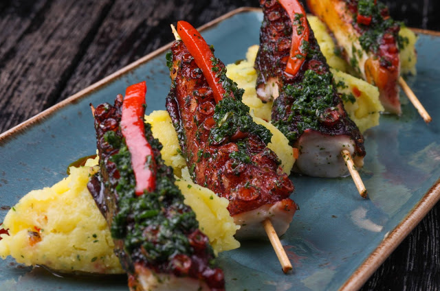 La Mar Cebicheria Plato